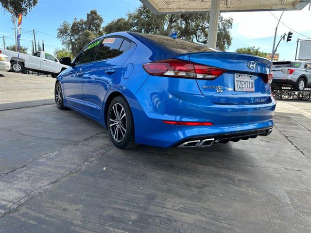 2017 Elantra SE image 6