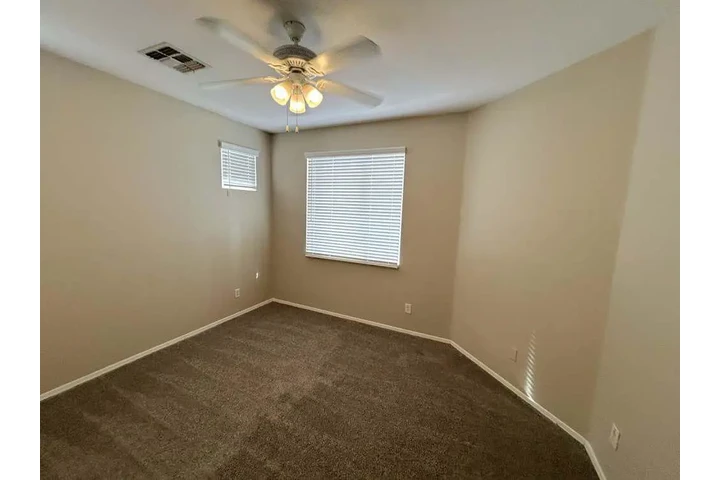 $1050 : Home for rent image 5