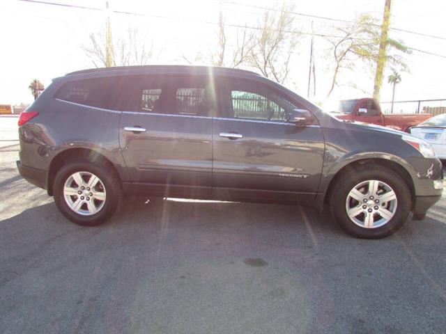 $9900 : 2009 Traverse LT image 4