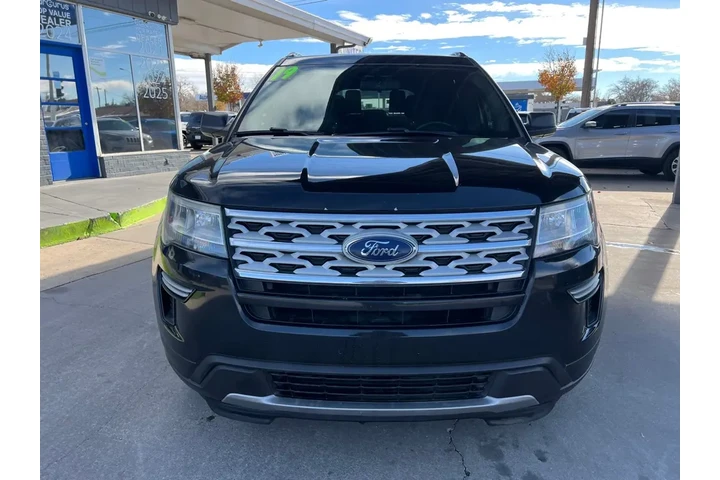 2019 Explorer XLT 4WD image 2