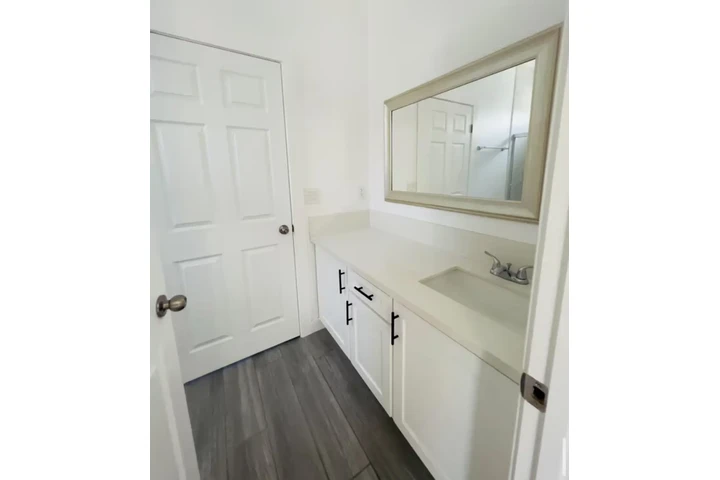 $1900 : 2BED Apt in Huntington Park image 8