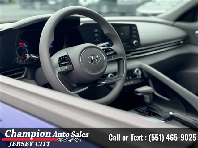 Used 2023 Elantra SEL IVT for image 10