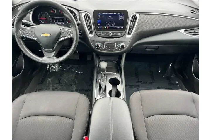 $13899 : Chevrolet Malibu 2023 LT 4dr image 4