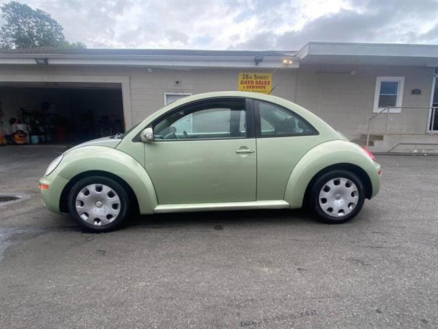 $3995 : 2010 New Beetle image 3