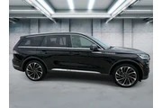 $28738 : Lincoln Aviator 2021 AWD Res thumbnail