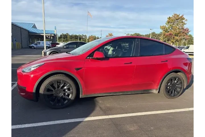 $27950 : Tesla Model Y 2021 AWD Long image 2