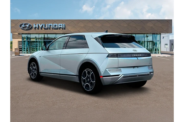 $33990 : Hyundai IONIQ 5 2024 AWD Dis image 5