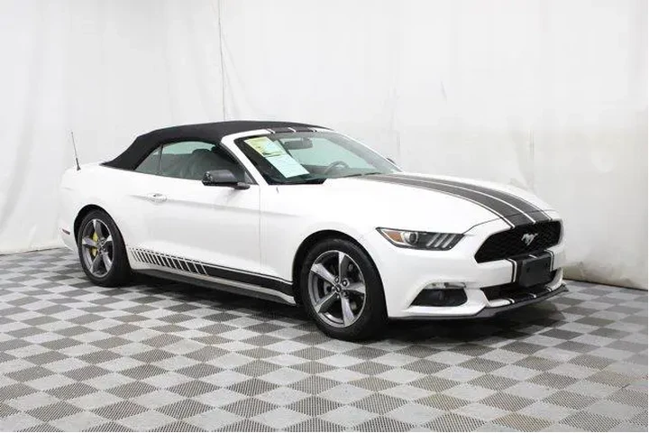 $21915 : Ford Mustang 2017 V6 2dr Con image 1