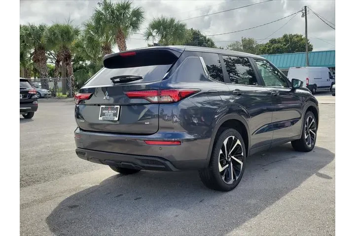 $25688 : Mitsubishi Outlander 2024 SE image 5
