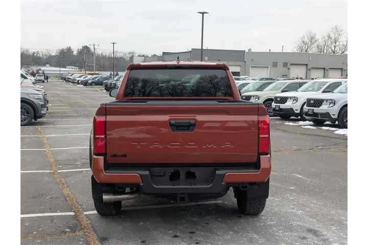 $39836 : Toyota Tacoma 2025 4x4 SR5 4 image 4