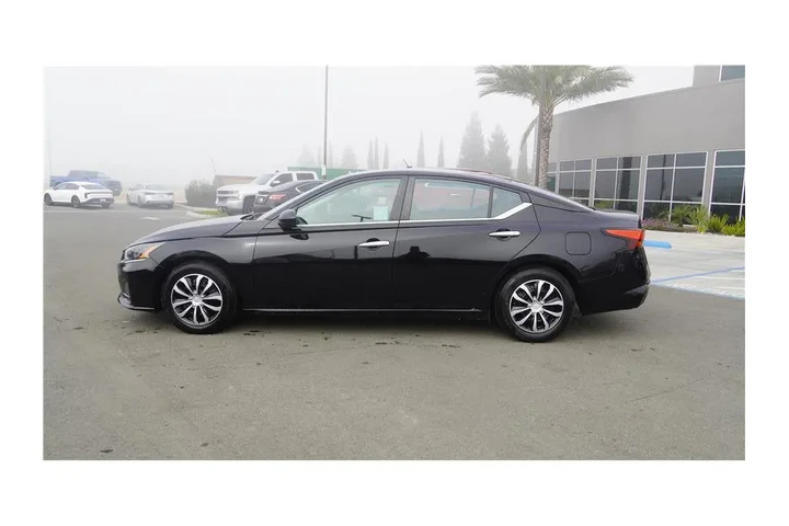 $17400 : 2023 Altima 2.5 S image 9