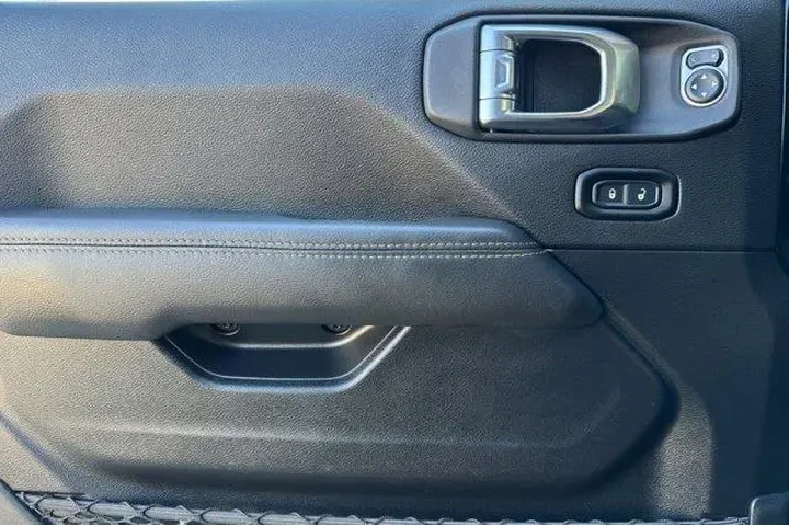 $32588 : Jeep Wrangler Unlimited 2021 image 10