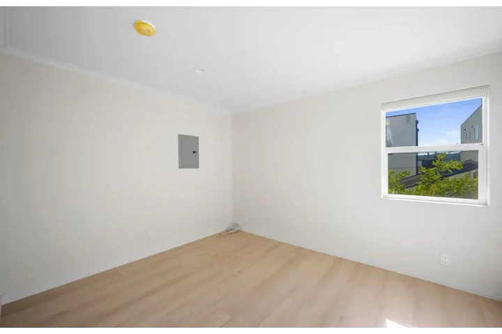 $2000 : 2 bedroom apartment in Carson image 5