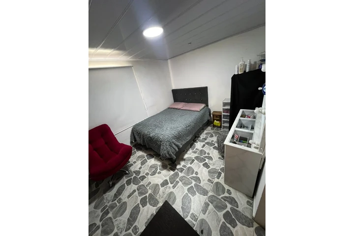 $1350000000 : venta de casa image 10