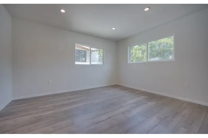 $4950 : 2611 Hyperion Ave, Los Angeles image 6