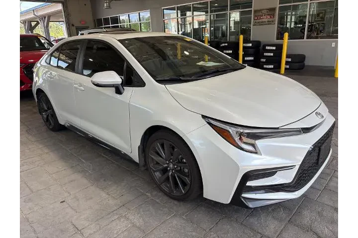 $26885 : Toyota Corolla 2025 XSE 4dr image 2