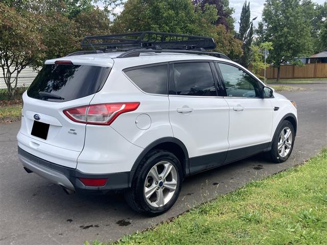 $5000 : 2015 escape SE AWD image 2