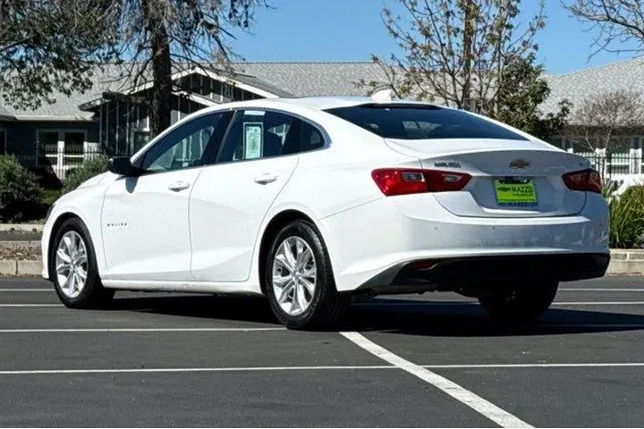$16477 : Chevrolet Malibu 2024 LT 4dr image 3