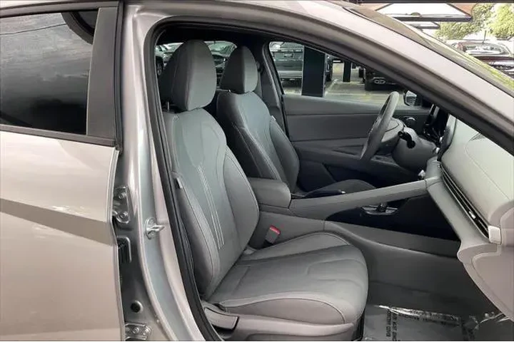 $20007 : Hyundai ELANTRA 2023 SEL 4dr image 9