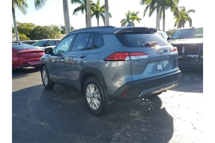 $24490 : Toyota Corolla Cross 2024 LE image 4