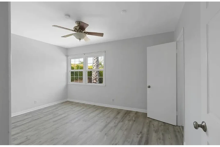 $4000 : 3 bedroom house available image 7