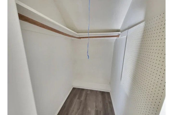 $1965 : 2 bedroom apartment in LA image 8