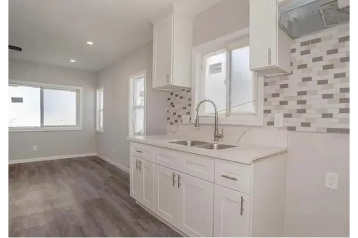 $999 : READY FOR MOVE IN Compton image 1
