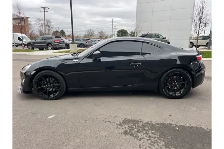 $14178 : Scion FR-S 2015 2dr Coupe 6A image 8