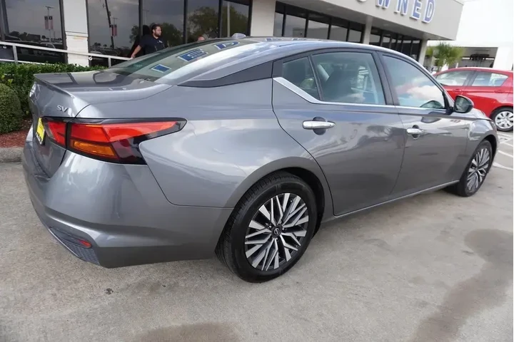 $20488 : Nissan Altima 2024 2.5 SV 4d image 6