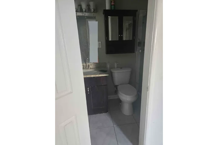 $750 : 2 Cuartos $750/$650, LANCASTER image 2