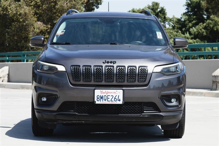 2019 Cherokee Altitude image 3