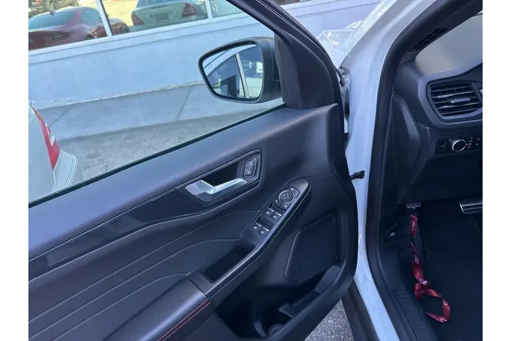 $23299 : Ford Escape 2023 ST-Line 4dr image 5