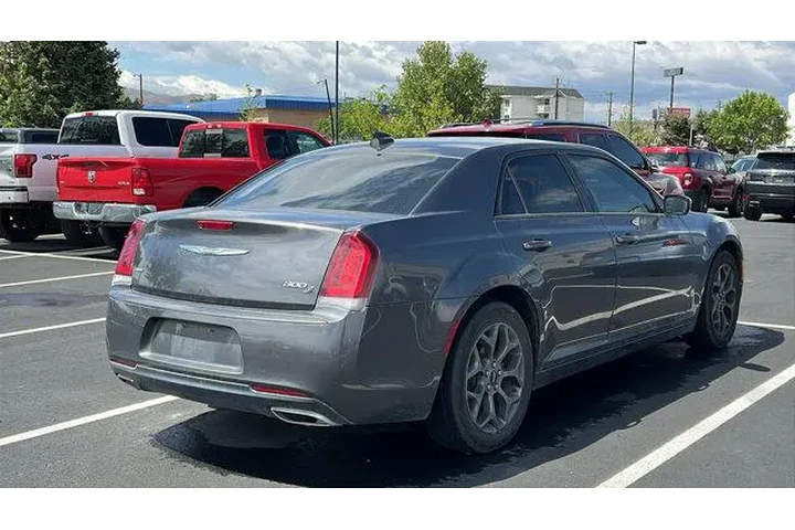$17984 : Chrysler 300 2018 AWD S 4dr image 2