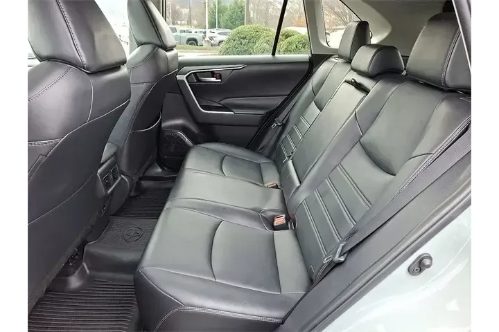 $34990 : Toyota RAV4 2023 AWD XLE Pre image 10