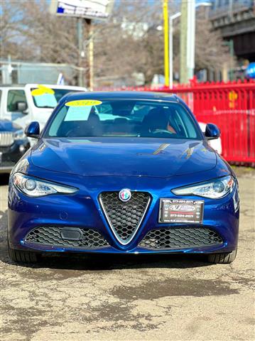 $29000 : 2019 Alfa Romeo Giulia image 2