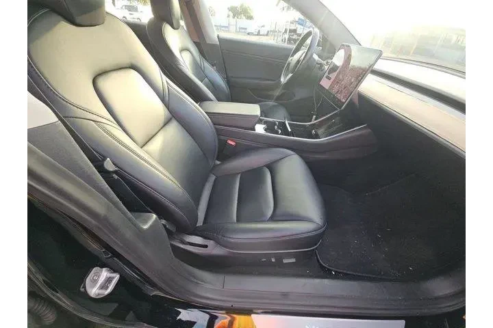 $17407 : Tesla Model 3 2018 Mid Range image 6