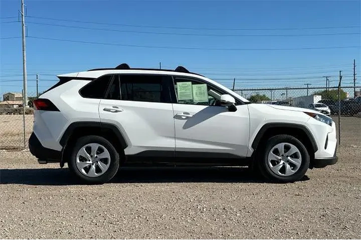 $19800 : Toyota RAV4 2020 LE 4dr SUV image 3