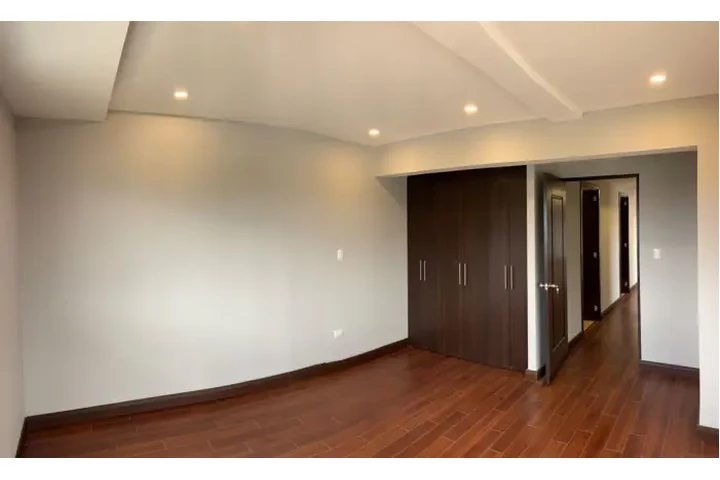 $1 : Apartamento en venta en Xela image 5
