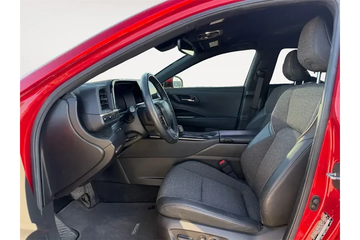 $32500 : Toyota Crown 2023 AWD XLE 4d image 3