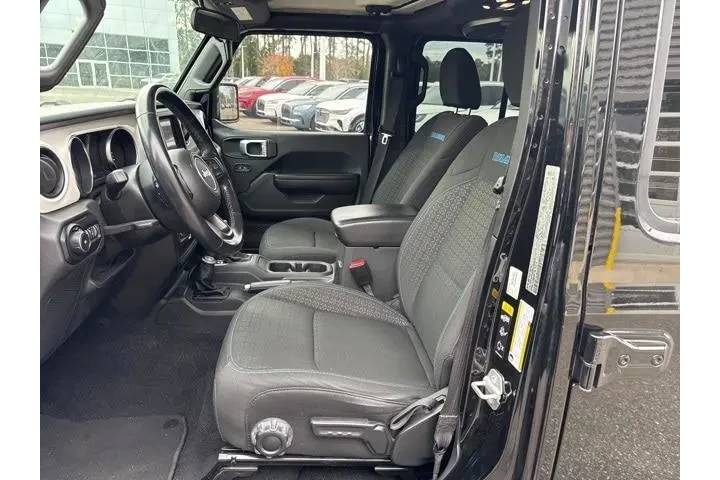 $27775 : Jeep Wrangler Unlimited 2021 image 9