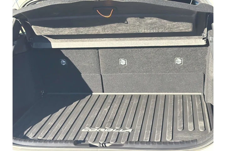 $23980 : Toyota Corolla Hatchback 202 image 8