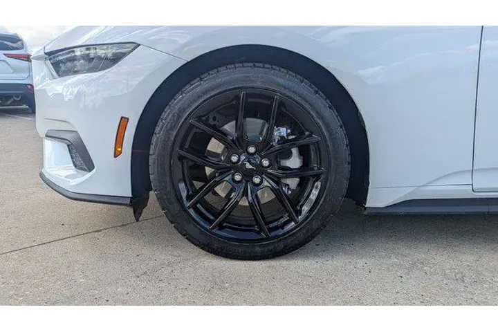 $29400 : Ford Mustang 2025 EcoBoost 2 image 10