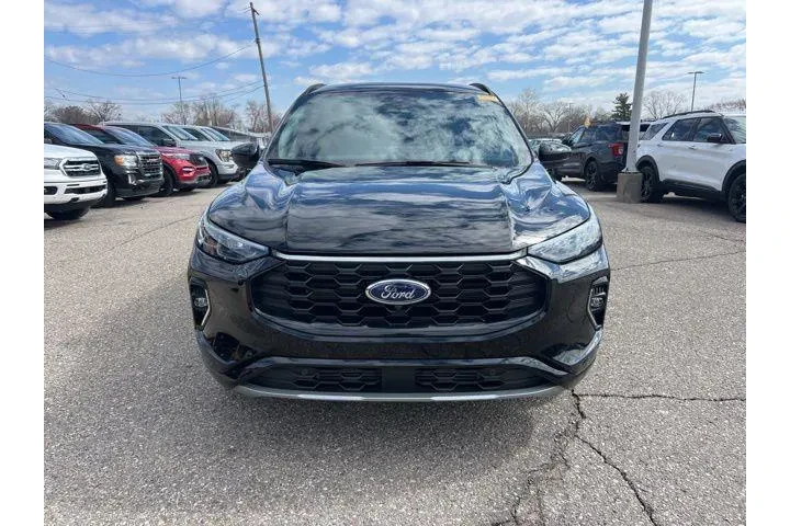 $26589 : Ford Escape 2023 AWD ST-Line image 2