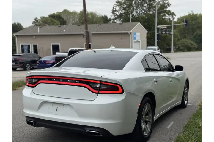 $8999 : 2017 Charger SXT image 6