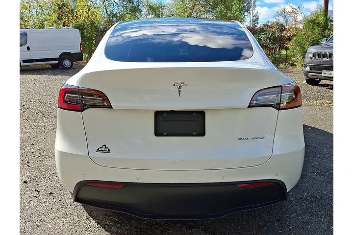 $24319 : Tesla Model Y 2021 AWD Long image 4