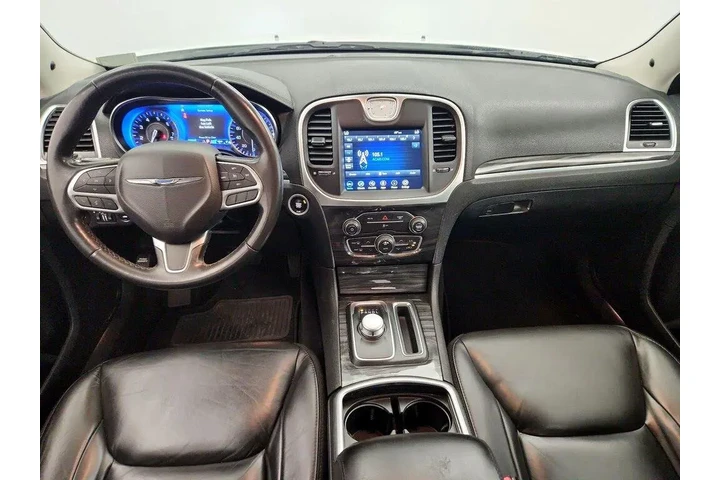 $17998 : Chrysler 300 2019 Touring 4d image 9