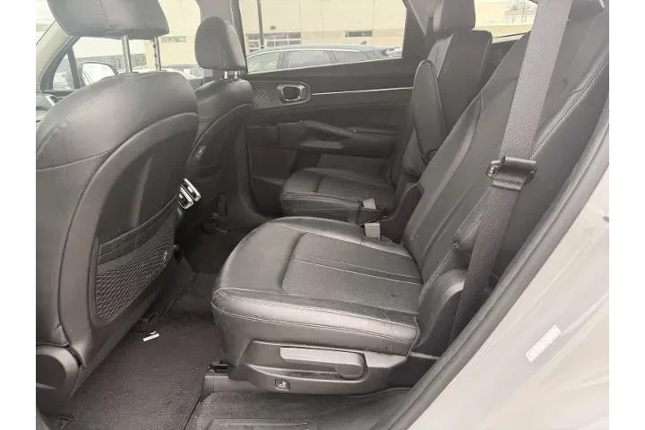 $27469 : Kia Sorento 2022 AWD SX 4dr image 5