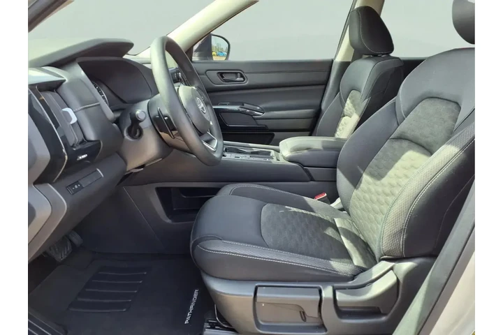 $24095 : Nissan Pathfinder 2023 S 4dr image 10