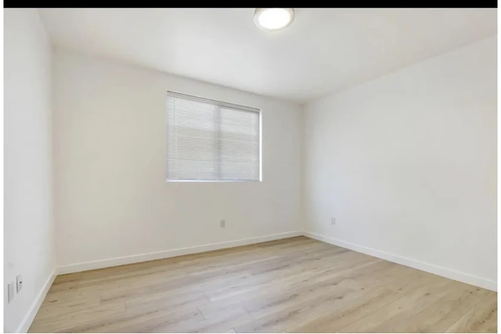 $1500 : 1 Bedroom Apt in South Gate image 5