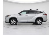 $29998 : Toyota Highlander 2022 LE 4d thumbnail
